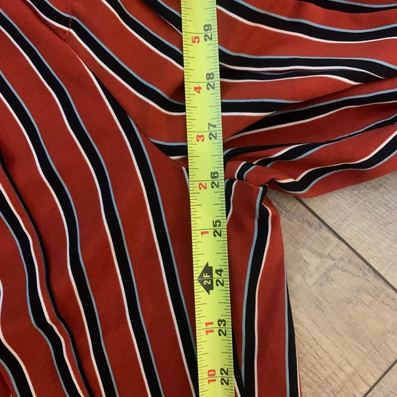 Aritzia Silk Tie-Front Cropped Pant - Picture 6 of 9